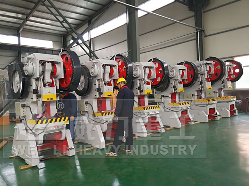 經(jīng)過6s整頓后的沖床車間